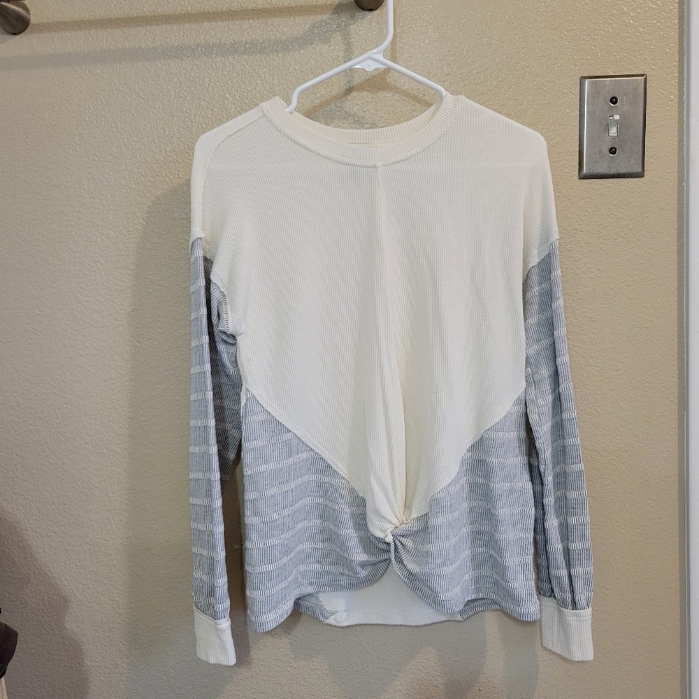 Daytrip womenTwisted Hem gray/cream Top size XS